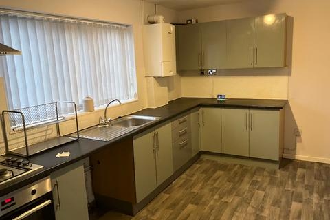 3 bedroom semi-detached house to rent, Bentley Drive, Walsall