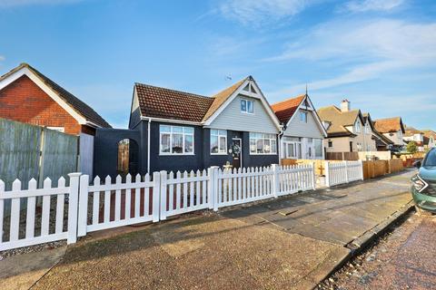 4 bedroom semi-detached house for sale, Avondale Road, Clacton-on-sea, CO15 6