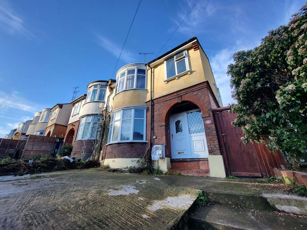 Large 3 Bed in Town Centre