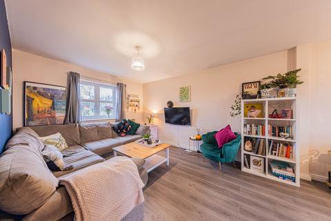2 bedroom apartment for sale, Chapelside Close, Great Sankey, WA5