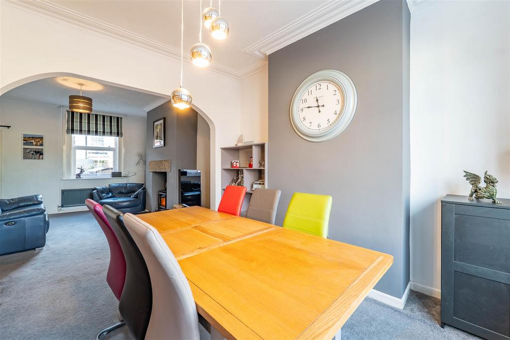 Lounge/Dining Room