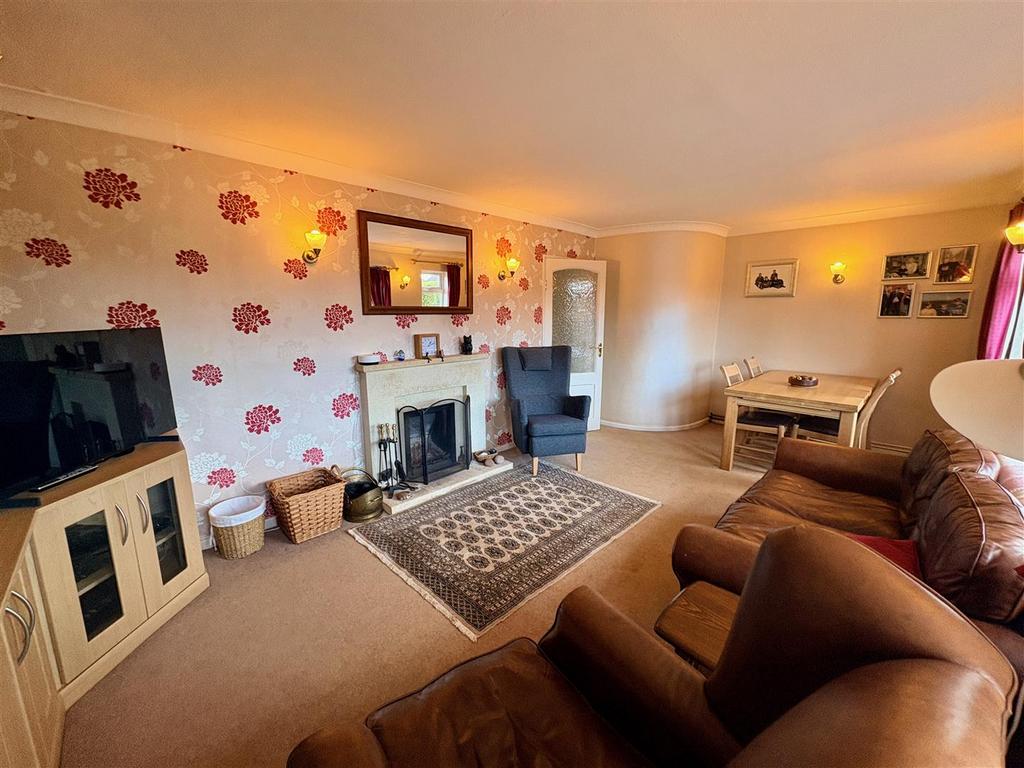Lounge/dining room