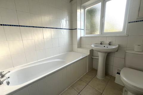 3 bedroom terraced house to rent, Pococks Close, Bampton, Oxfordshire, OX18