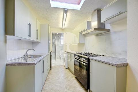 1 bedroom apartment to rent, Montrose Avenue, Datchet SL3