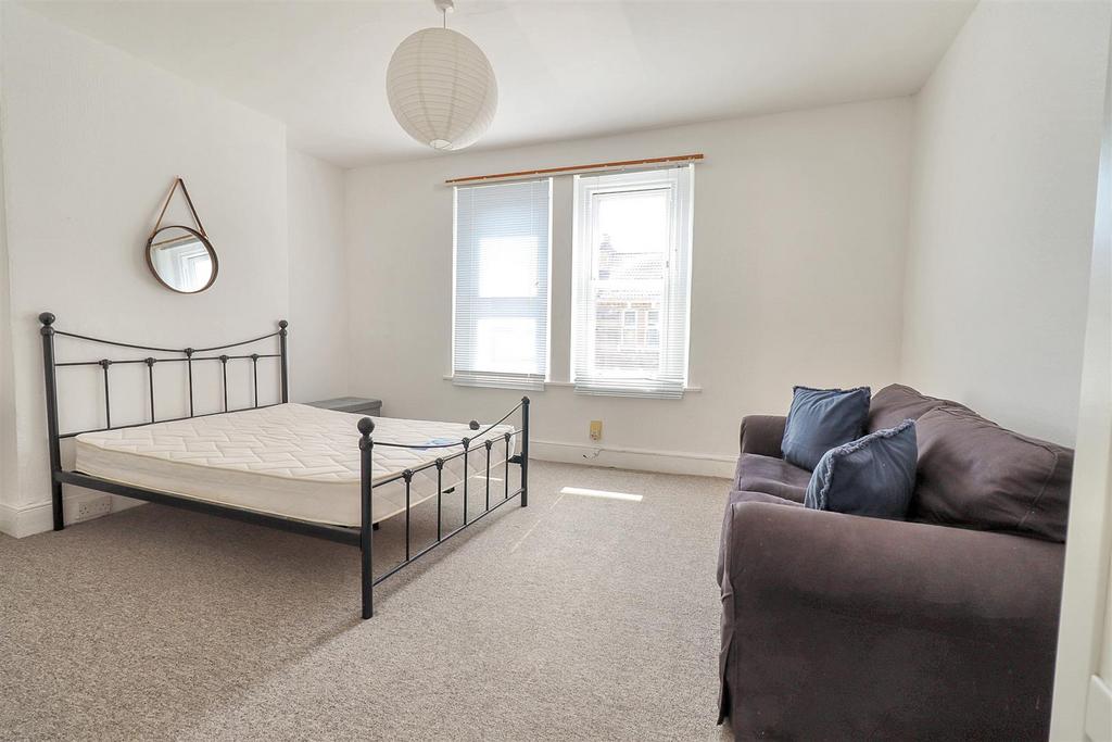 Ff front bedroom.jpg