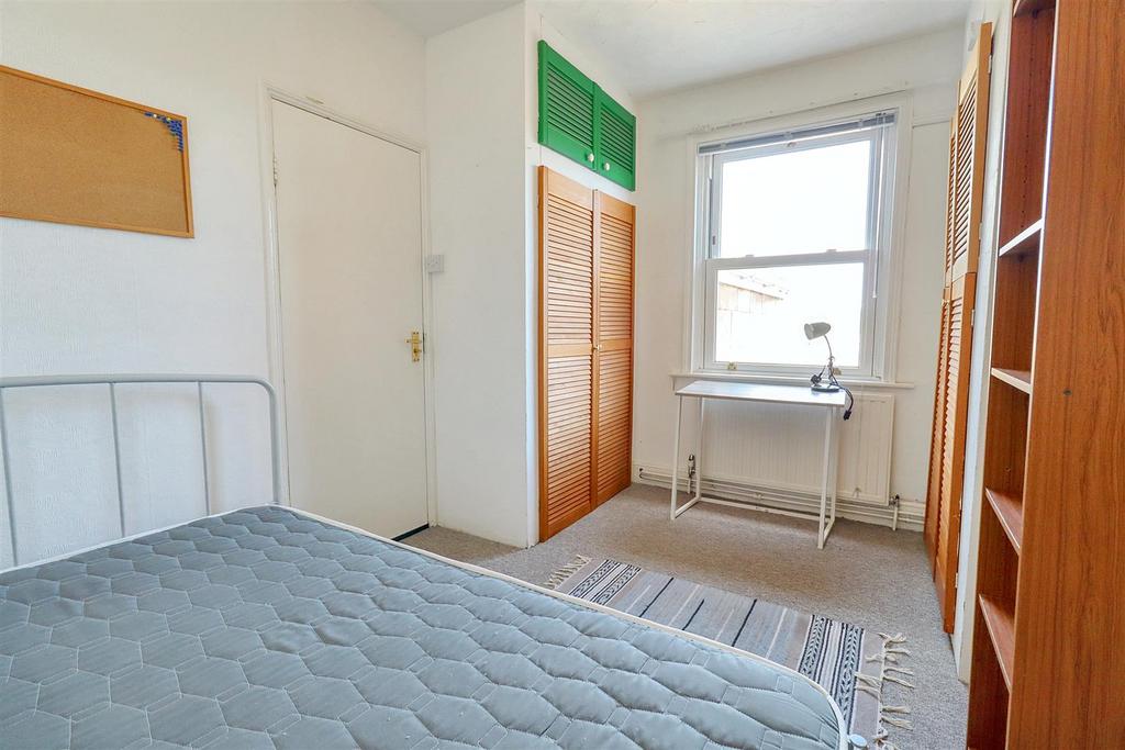 Ff middle bedroom.jpg