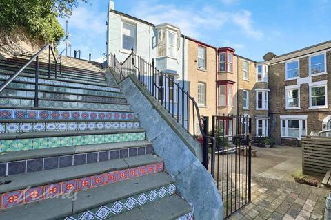 3 bedroom apartment to rent, Kent Place Ramsgate CT11