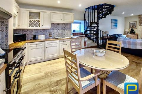 3 bedroom terraced house for sale, 72 King Street, Seahouses, Northumberland, NE68 7XS