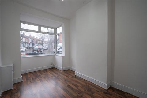 3 bedroom end of terrace house to rent, Deakins Road, Birmingham