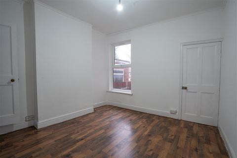3 bedroom end of terrace house to rent, Deakins Road, Birmingham