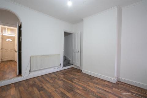 3 bedroom end of terrace house to rent, Deakins Road, Birmingham