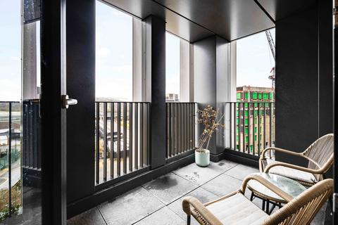 3 bedroom flat for sale, Marshgate Lane, London, E15
