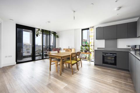 3 bedroom flat for sale, Marshgate Lane, London, E15