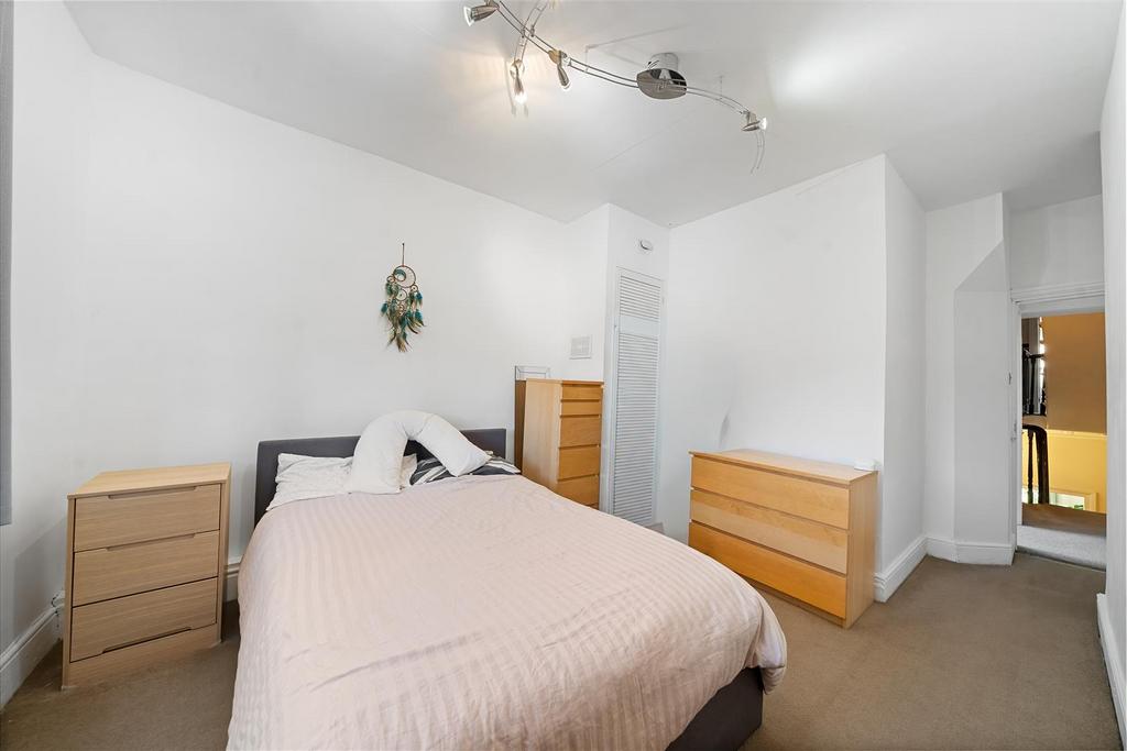 Bedroom 1b.ARW.jpg