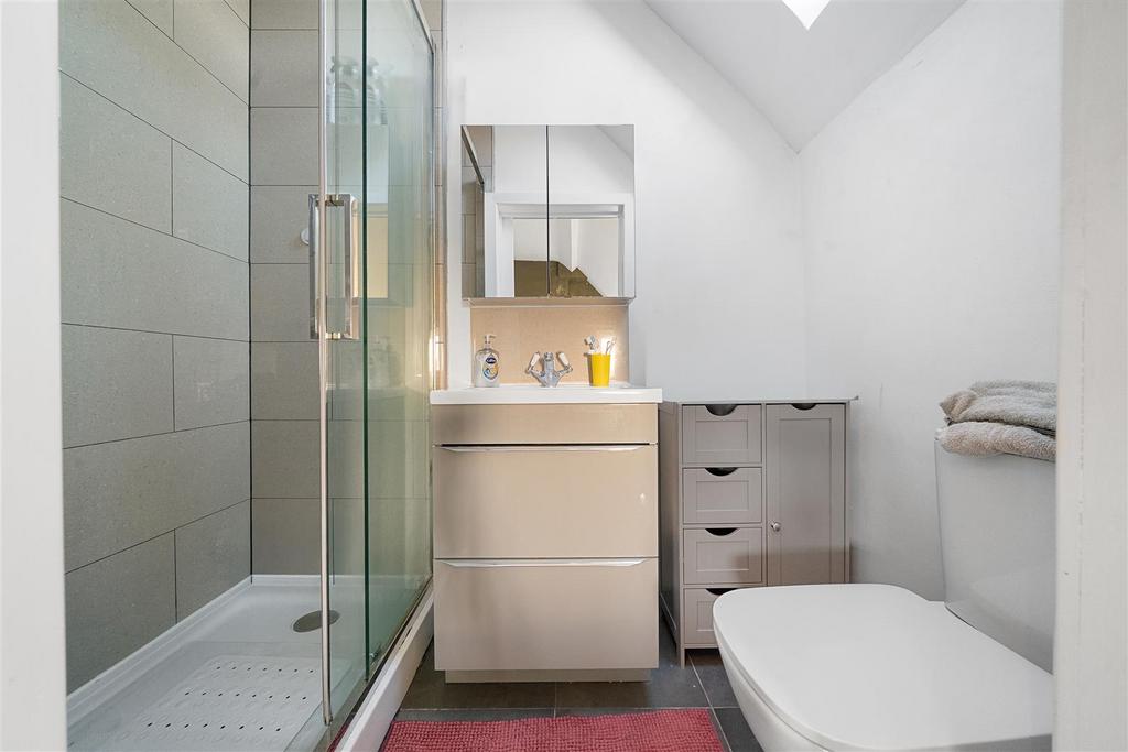 Bedroom4 Ensuite.ARW.jpg