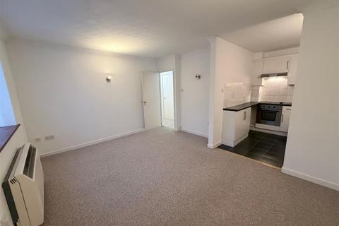 1 bedroom house to rent, Cavell Avenue, Peacehaven