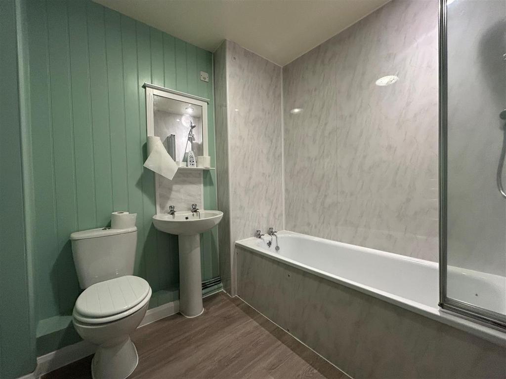 Second bathroom.jpg