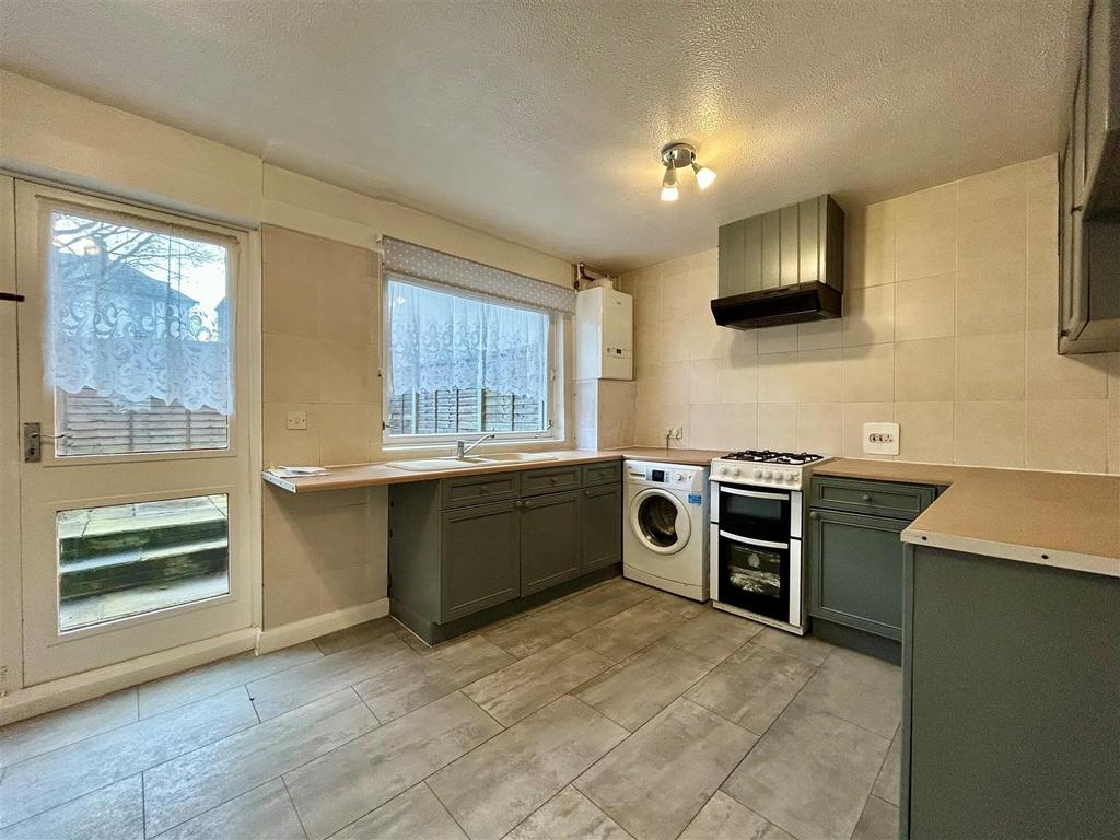 Kitchen photo 1.jpg