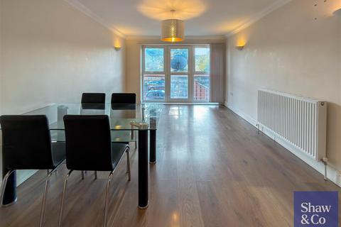 2 bedroom flat for sale, Whitton Dene, Whitton TW3