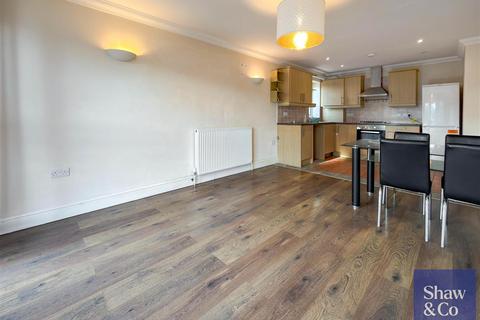 2 bedroom flat for sale, Whitton Dene, Whitton TW3