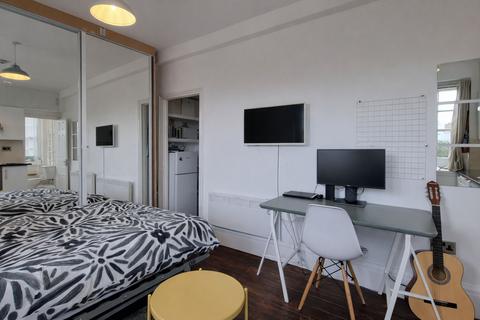 Studio to rent, Teesdale Close, London, E2