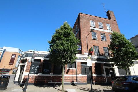 Studio to rent, Teesdale Close, London, E2