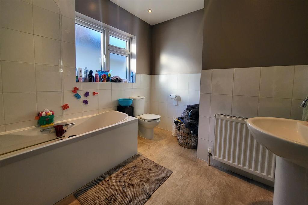 Main bathroom
