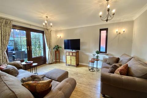 4 bedroom detached house to rent, 6 Newport Road, Woolstone, Milton Keynes, Bucks, MK15 0AS