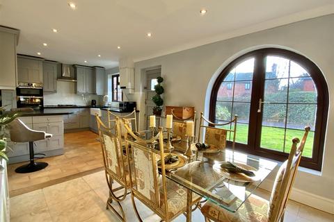 4 bedroom detached house to rent, 6 Newport Road, Woolstone, Milton Keynes, Bucks, MK15 0AS