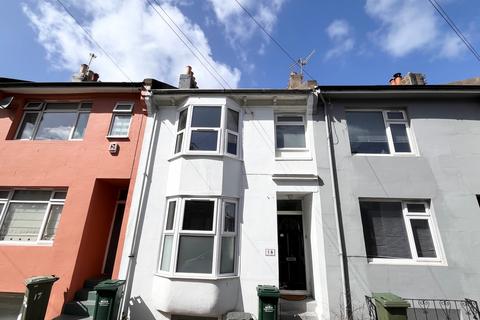 4 bedroom terraced house to rent, Southampton Street, Brighton, BN2 9UT