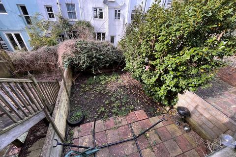 4 bedroom terraced house to rent, Southampton Street, Brighton, BN2 9UT
