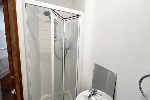 4 bedroom terraced house to rent, Southampton Street, Brighton, BN2 9UT