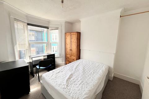 4 bedroom terraced house to rent, Southampton Street, Brighton, BN2 9UT