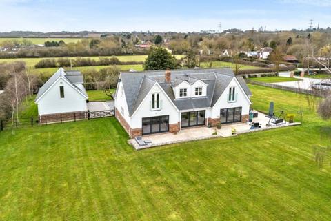 4 bedroom detached house for sale, South Hanningfield Road, Chelmsford, CM3