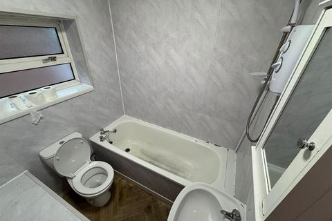 3 bedroom semi-detached house to rent, Broadway West, Walsall