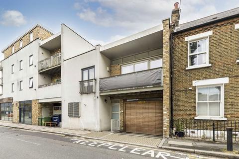 2 bedroom house to rent, Fenwick Place, London SW9
