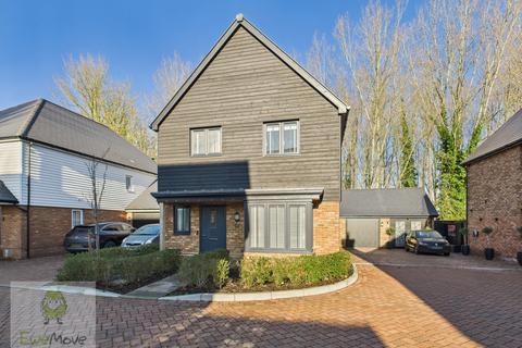 undefined, OAKLEIGH GROVE, CLIFFE WOODS, ROCHESTER, ME3 8GY