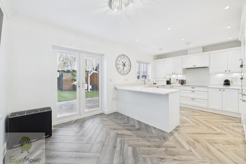 undefined, OAKLEIGH GROVE, CLIFFE WOODS, ROCHESTER, ME3 8GY
