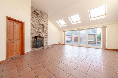 4 bedroom detached house for sale, Gorleston Road, Oulton Broad North