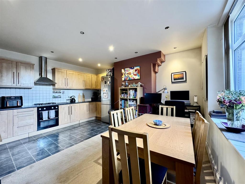 Dining kitchen