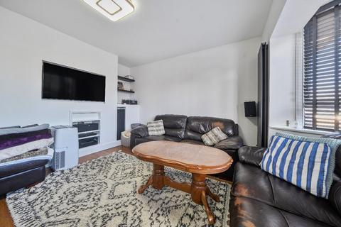 3 bedroom end of terrace house for sale, Dagenham Road, Romford