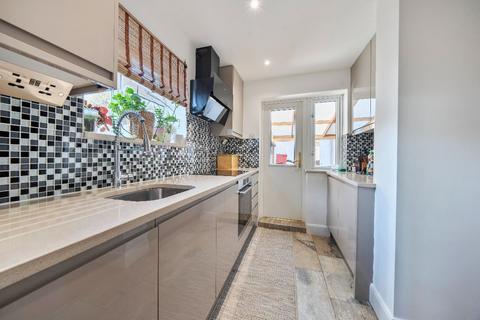 3 bedroom end of terrace house for sale, Dagenham Road, Romford