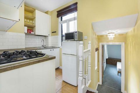 1 bedroom flat to rent, Putney Bridge Road, London SW15