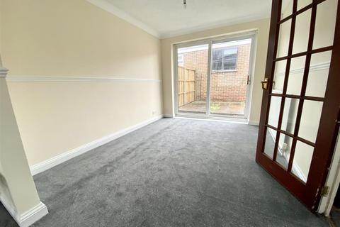 3 bedroom semi-detached house to rent, Toddington Road, Luton