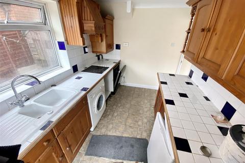 3 bedroom semi-detached house to rent, Toddington Road, Luton