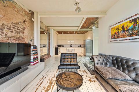 3 bedroom apartment to rent, Copperfield Road, London E3