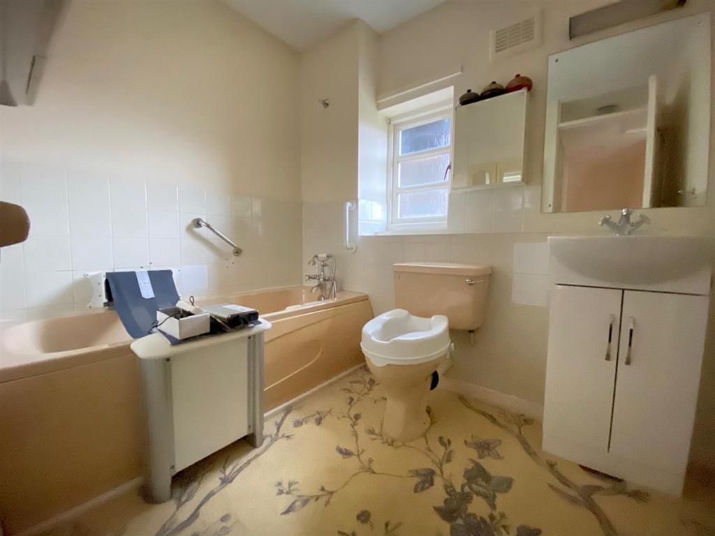 Bathroom.jpg