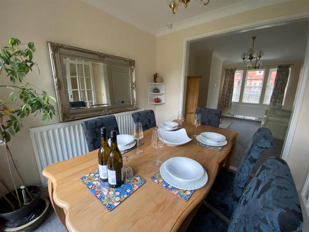 Dining Room.jpg