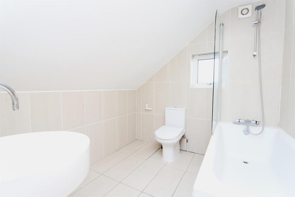 Bathroom.JPG