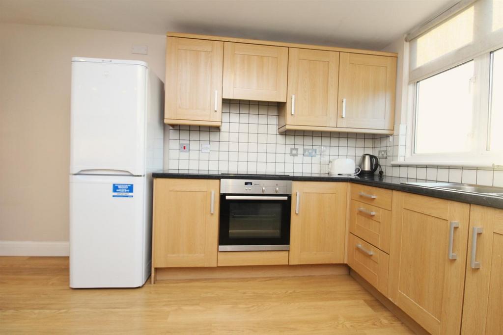 Kitchen2.JPG